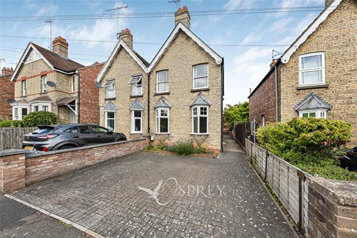 3 Bedroom Semi-Detached House For Sale In Queens Walk, Stamford, Lincolnshire, PE9