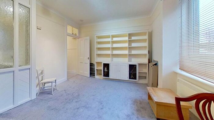 1 Bedroom Flat To Rent In Peffer Bank, Edinburgh, EH16