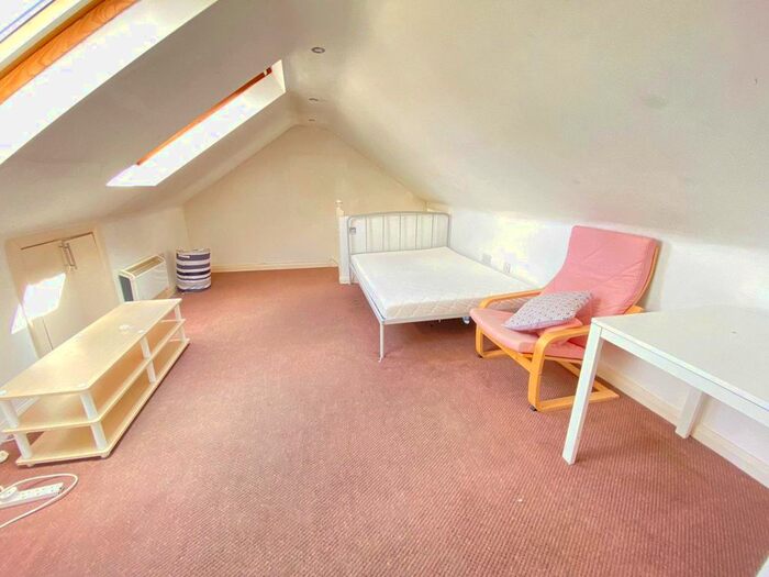 Detached House To Rent In Spencer Road, Wealdstone, Harrow HA3