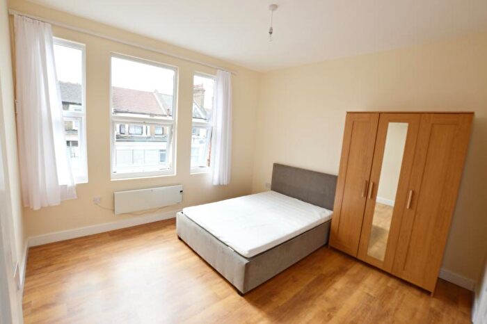 Flat To Rent In Forest Road, Chingford Road, E17