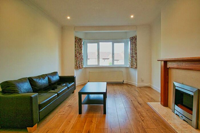 2 Bedroom Flat To Rent In Alexandra Avenue, Harrow, Middlesex, HA2