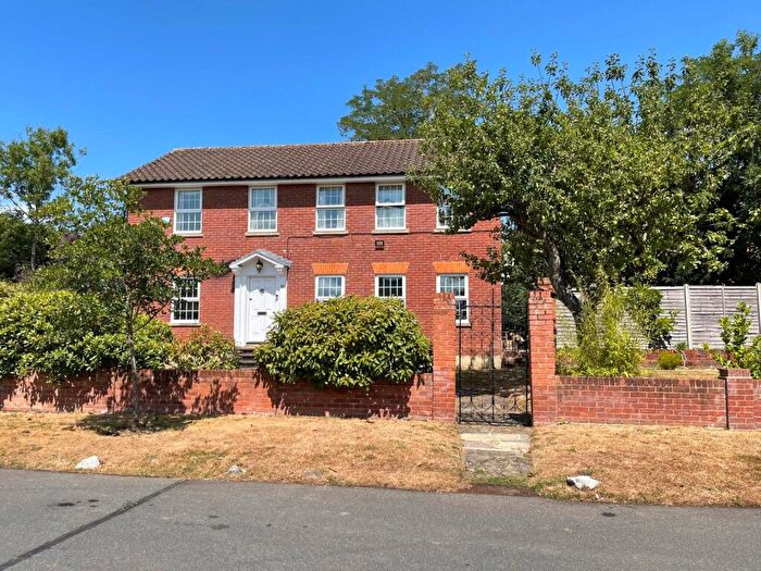 4 Bedroom Detached House For Sale In Burghley Avenue, New Malden, Surrey, KT3