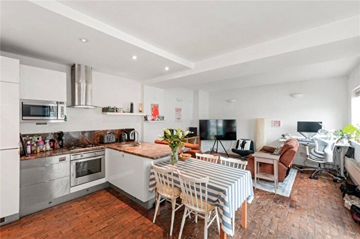 2 Bedroom Terraced House For Sale In Bradbury Mews, London, N16