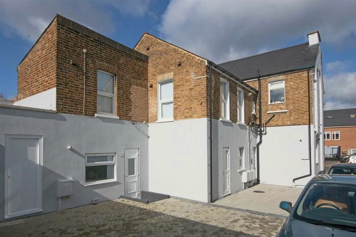1 Bedroom Flat To Rent In Ravenscroft Road, Beckenham, BR3