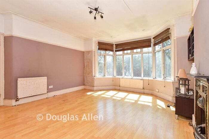 1 Bedroom Flat For Sale In Forest Road, Walthamstow, E17