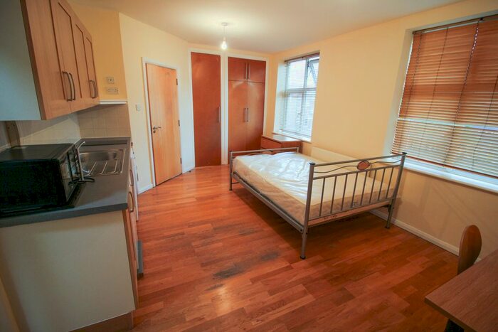 Studio To Rent In Kenton Road, Harrow, HA3
