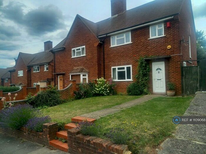 3 Bedroom Semi-Detached House To Rent In Mottingham Road, London, SE9