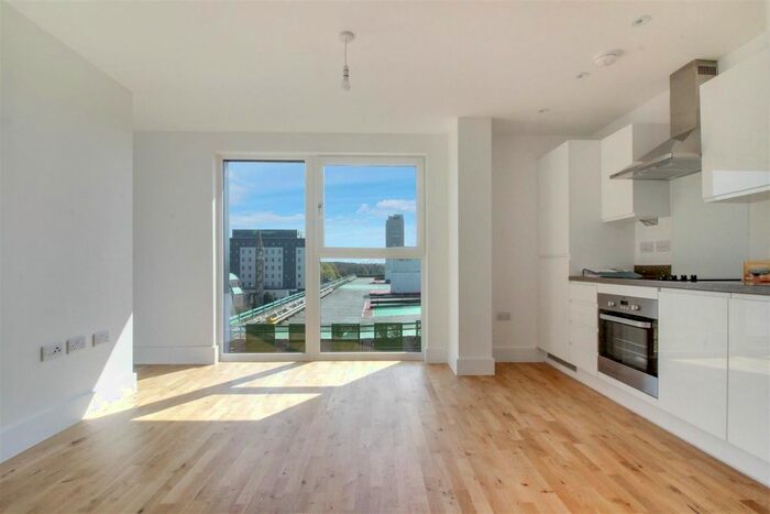 Studio To Rent In Park Place, Stevenage, SG1