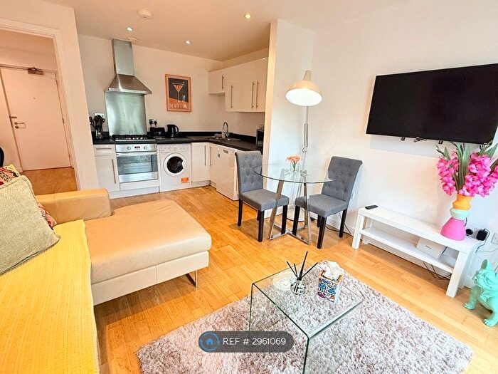 1 Bedroom Flat To Rent In Castle Quay, Bedford, MK40