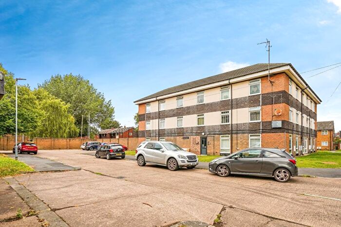 2 Bedroom Flat For Sale In Parklands, Castleford, WF10