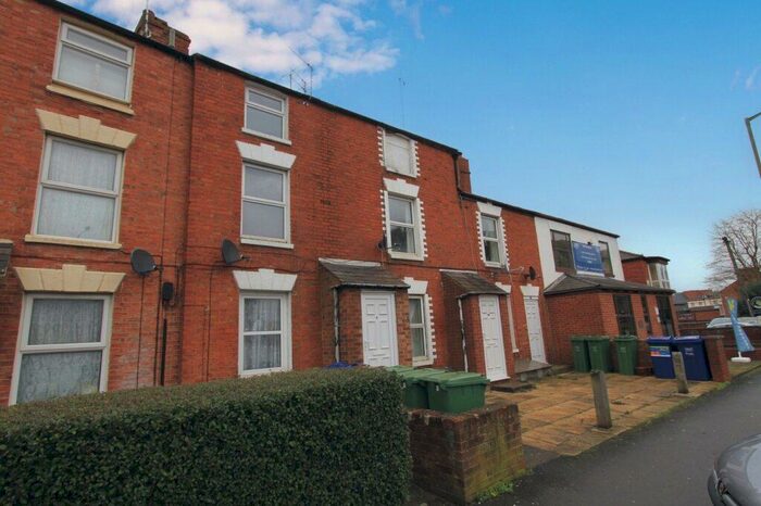 1 Bedroom Apartment To Rent In Castle Street, Banbury, Oxon, OX16