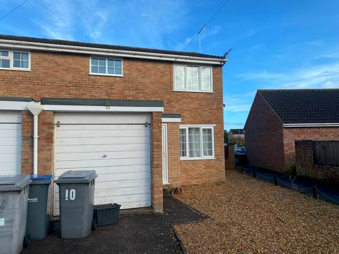 2 Bedroom Property To Rent In Baydon Close, Trowbridge BA14