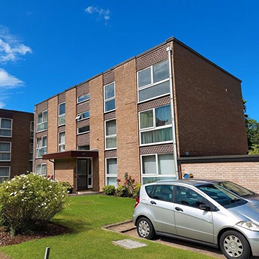 2 Bedroom Flat To Rent In Page Street, London, NW7