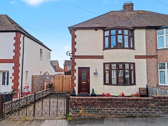 2 Bedroom Semi-Detached House For Sale In Kings Avenue, Flint, CH6