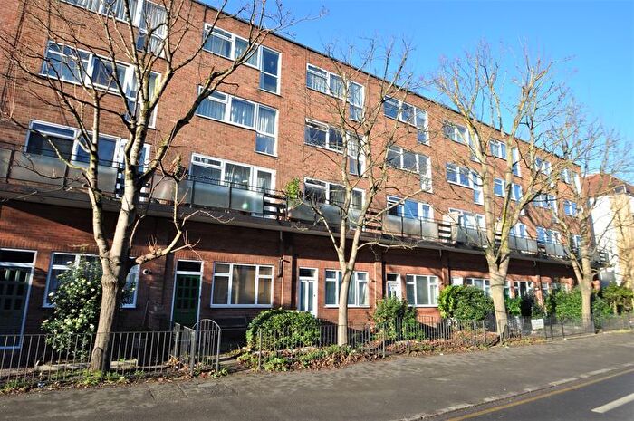Studio To Rent In Coombe Road, New Malden, KT3