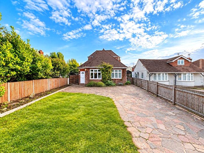4 Bedroom Bungalow For Sale In London Road, Newington, Kent, ME9