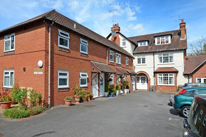 1 Bedroom Retirement Property For Sale In Elizabeth Hart Court, Weybridge, KT13