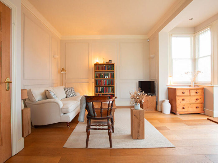 1 Bedroom Apartment For Sale In Cliftonville, Northampton, NN1