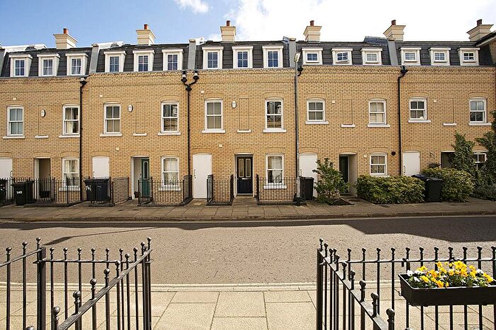 3 Bedroom Terraced House To Rent In St Matthews Gardens, Cambridge, CB1