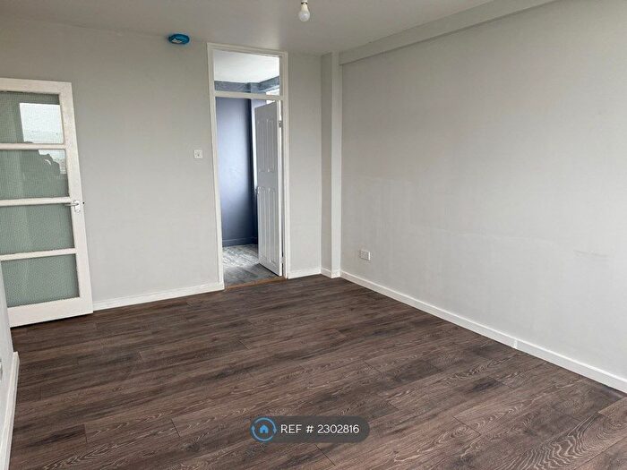 1 Bedroom Flat To Rent In Chaucer Court, London, N16