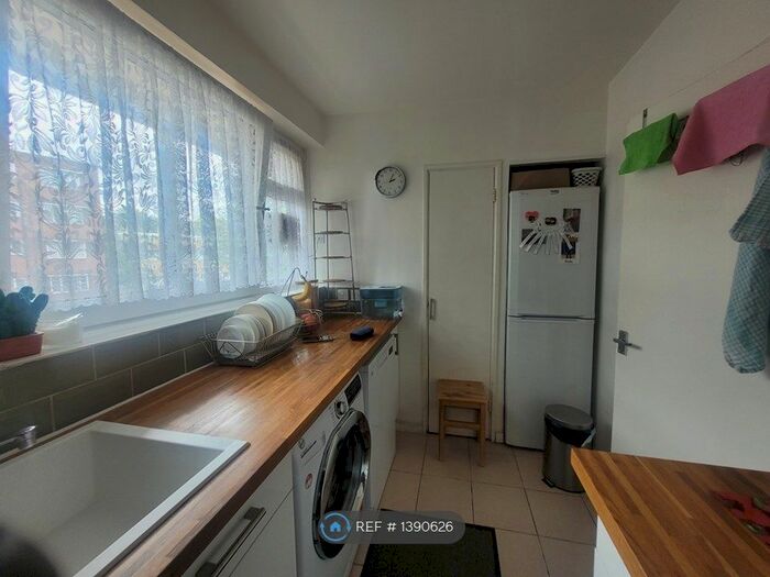 1 Bedroom Flat To Rent In Crownstone Road, London, SW2