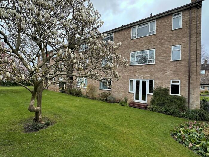 2 Bedroom Flat To Rent In Glencairn Court, Cheltenham, GL50