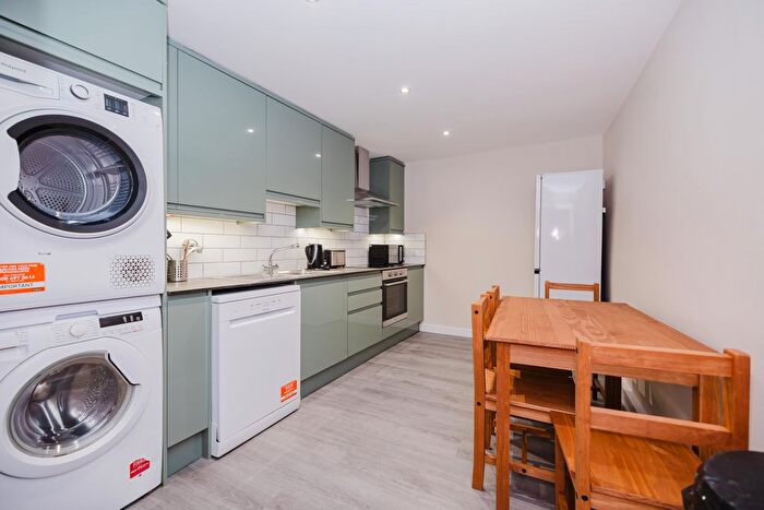 2 Bedroom Flat To Rent In West Nicolson Street, Edinburgh, EH8