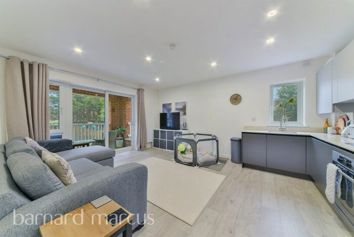 2 Bedroom Flat To Rent In Purley Downs Road, South Croydon, CR2