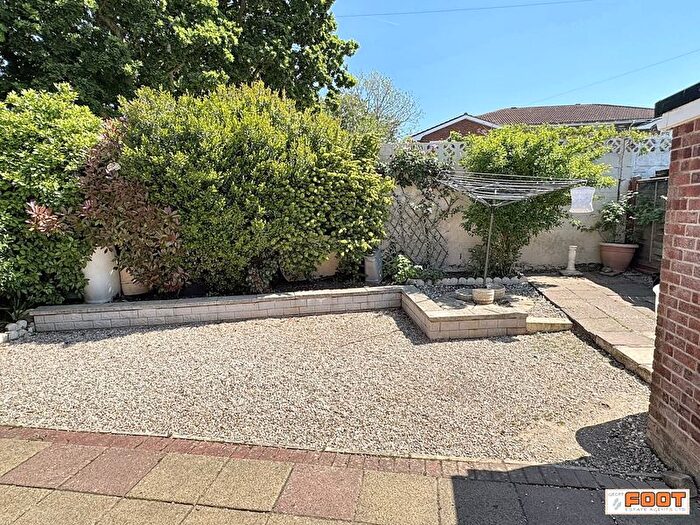 2 Bedroom Detached Bungalow For Sale In Denhill Close, Hayling Island, PO11