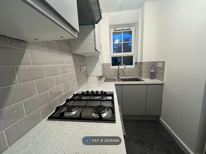 3 Bedroom Flat To Rent In Cranbrook House, London, E5