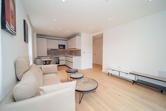1 Bedroom Flat To Rent In Broxburn House, Bathgate Place, London, W13