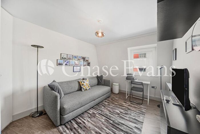 2 Bedroom Property To Rent In Catesby Street, Elephant & Castle, London, SE17