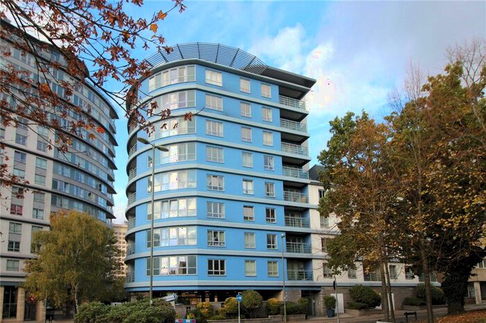 2 Bedroom Flat To Rent In Oriental Road, Woking, Surrey, GU22