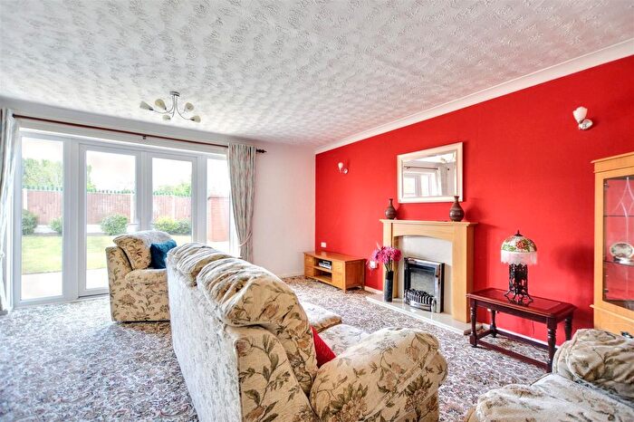 2 Bedroom Detached Bungalow For Sale In Moorsholm Drive, Wollaton, Nottingham, NG8