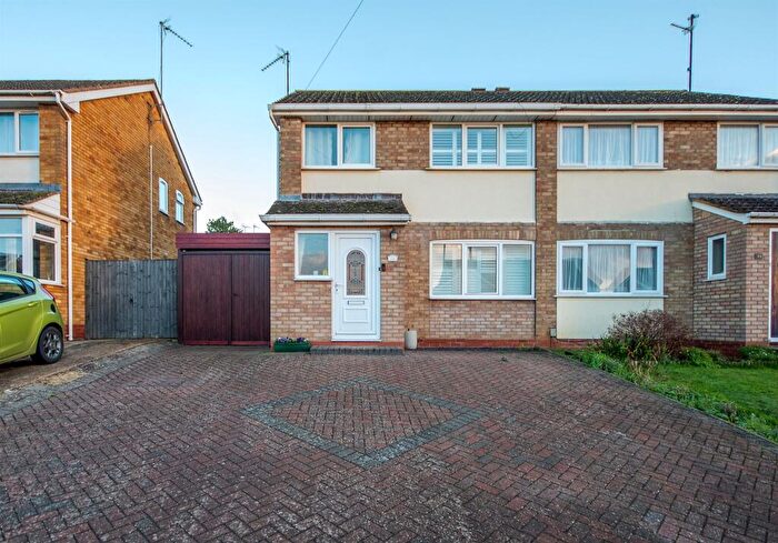 3 Bedroom Semi Detached House For Sale In St. Johns Road, Kettering, NN15