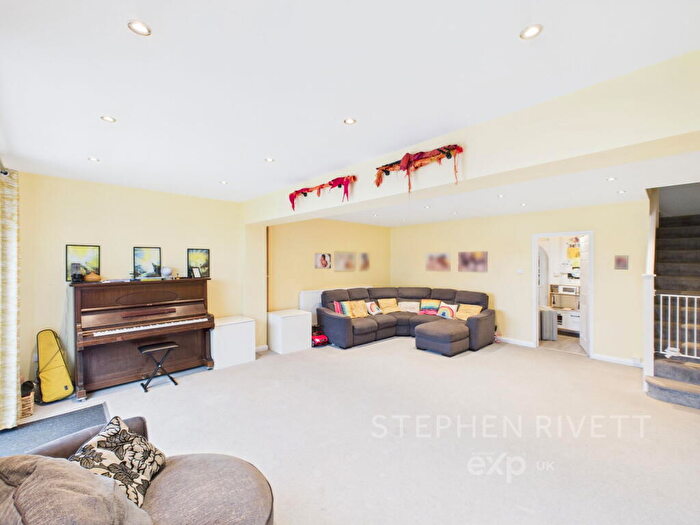 3 Bedroom Semi-Detached House For Sale In Winchester Close, Stowmarket, IP14