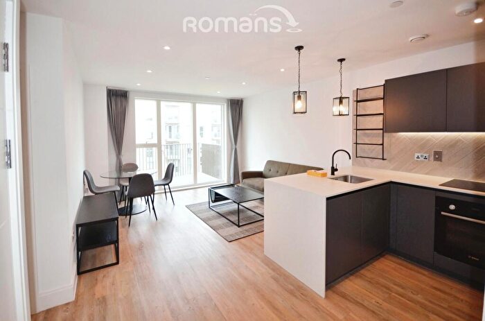 2 Bedroom Flat To Rent In Memorial Avenue, Slough, Berkshire, SL1