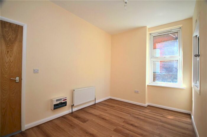 1 Bedroom Flat To Rent In Cowper Road, Worthing, West Sussex, BN11