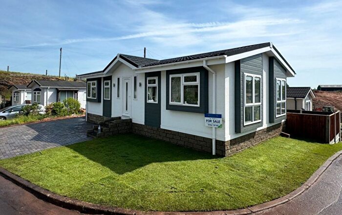 2 Bedroom Mobile/park Home For Sale In Sandfield Farm Home Park, Lichfield Road, Brownhills, Walsall, WS8