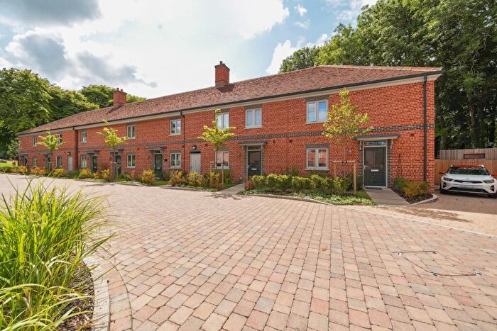 3 Bedroom Terraced House To Rent In Monkbaron Burderop, SN4