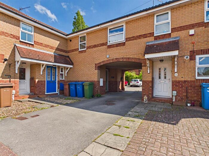 1 Bedroom Mews For Sale In Blackburn Avenue, Brough, HU15