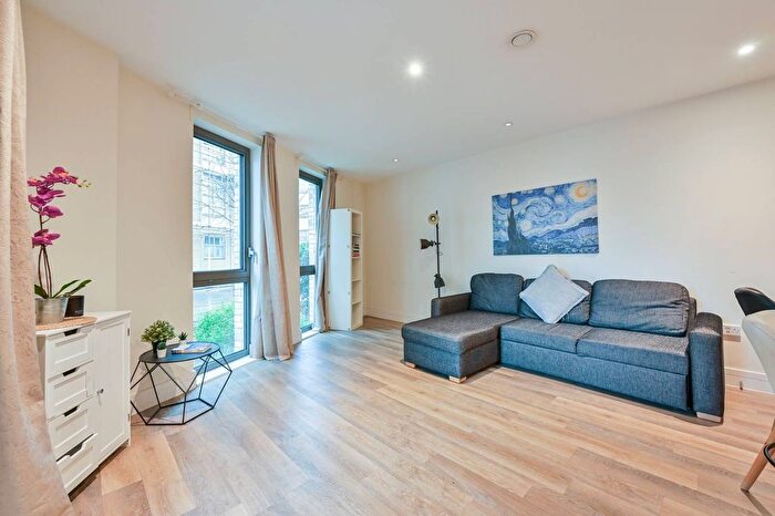1 Bedroom Flat To Rent In The Grange, Bermondsey, London, SE1