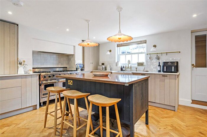 3 Bedroom Terraced House For Sale In Theberton Street, Barnsbury, London, N1 - Photo 6