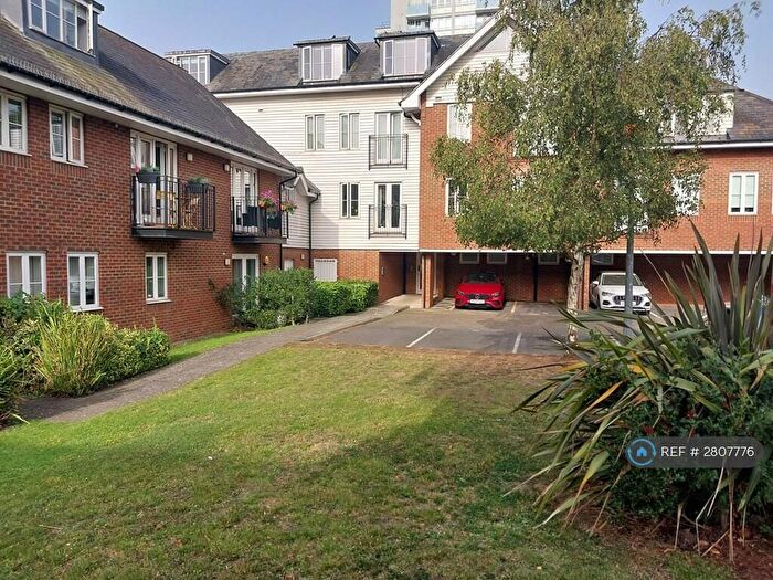 2 Bedroom Flat To Rent In Welcome Inn, London, SE9