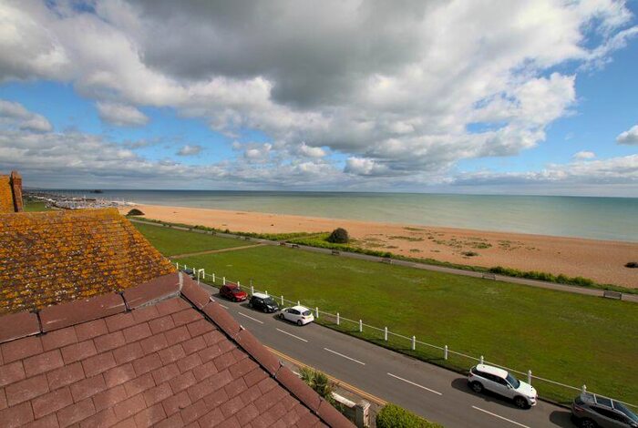 1 Bedroom Apartment For Sale In Walmer Seafront, CT14