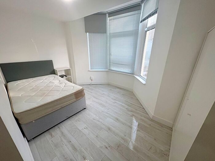 3 Bedroom Flat To Rent In Miskin Street, Cardiff, CF24