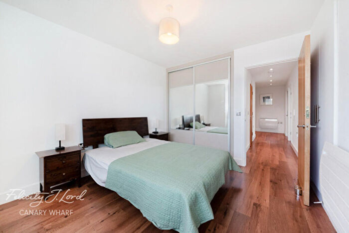 2 Bedroom Apartment To Rent In Blackwall Way, London, E14
