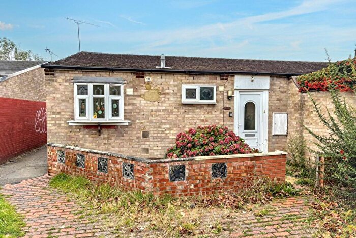 1 Bedroom Bungalow For Sale In Wimbish End, Basildon, Essex, SS13