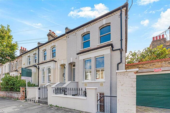 2 Bedroom Flat For Sale In Reporton Road, Fulham, SW6