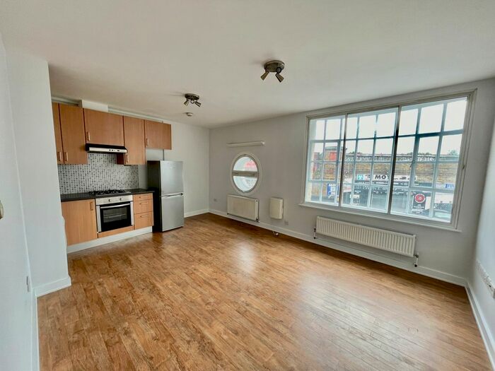 1 Bedroom Flat To Rent In Catford Hill, Catford, London, SE6